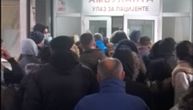 "Ljudi se guraju, tiskaju kao sardine" Gužva ispred kovid ambulante u Smederevu, Dom: Dnevno do 400