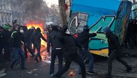 Policija bacila suzavac na protestu protiv policijskog nasilja u Parizu