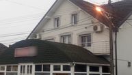 Policija upala u vilu u Šapcu, uhapsila trojicu muškaraca i devojke koje su imale seks za novac