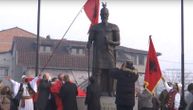 Vijore se albanske zastave u Prizrenu: Otkrivena statua Skenderbega