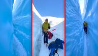 Grupa alpinista se provukla kroz prelep, ali i zastrašujući ledeni glečer