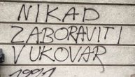 Ovo su skandalozni grafiti koji su osvanuli na konzulatu Srbije u Cirihu