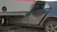 Teška nesreća u Bajmoku: Voz udario automobil, jedna osoba je povređena