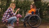 Uručena pomoć porodici Lučić: Ljiljana i njen otac su osobe sa invaliditetom a živi bez majke