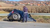 Udes kod Nove Varoši: Automobil sleteo sa puta, troje ljudi povređeno