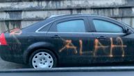 Potera u Ljubljani: Išarao vozilo ambasade SAD, na vratima ispisao "Alah"