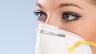 Dermatolog savetuje kako da sprečimo i lečimo "maskne": Pazite koje preparate koristite!