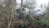 Strašna nesreća kod Priboja: Auto sa četvoro tinejdžera sleteo niz liticu, dvoje teško povređeno