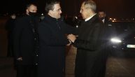 Lavrov završio zvaničnu posetu Srbiji, pre ulaska u avion domaćine pozdravio sa podignuta tri prsta