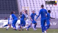 Pogledajte penal za Partizan: Igrač Lučana s obe ruke oborio Vujačića u kaznenom tokom kornera