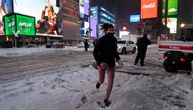 Snežna oluja pogodila delove Njujorka: Za vikend očekuju još snega, proglašeno vanredno stanje