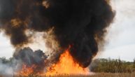 Zapalila se deponija u Temerinu, ne može da se priđe, ni da se gasi vodom: "Više se dimi nego što gori"