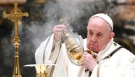 Korona "zavukla ruku" i u kasu Vatikana: Papa naredio da se smanje plate