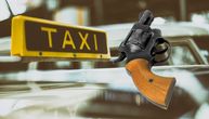 Vozač taksija se okrenuo i našao pištolj na zadnjem sedištu: Šta sve ljudi gube na ulicama Beograda?