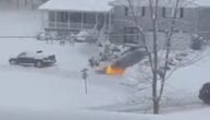 Ko još koristi lopatu za čišćenje snega: Ovaj Amerikanac ima bolju ideju - bacač plamena
