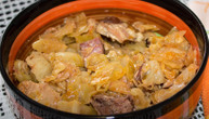 Šumadijski kupus sa mesom, slaninicom i čvarcima: Recept koji će vas najbolje ugrejati ove zime