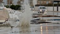 Bura sa orkanskim udarima i danas pravi probleme u Hrvatskoj, zatvoreni brojni putevi