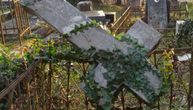 Na pravoslavnom groblju u Glini velika šteta od zemljotresa: Srušen i spomenik porodice Peleš