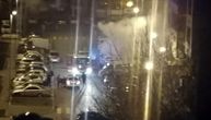 Usred noći je nešto puklo i pojavio se plamen ispred zgrada u Pančevu: Buktinja progutala automobil