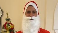 Irvasi me čekaju, nemam zvono pa sam improvizovao: Novak u kostimu Deda Mraza čestitao praznike