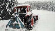 Skoro pola metra snega u Ivanjici i Sjenici, 17 sela bez struje: Pokrivač raste iz sata u sat