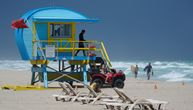 Okean i januarsko sunce: Prepuna plaža u Majami Biču, surferi mamili svu pažnju