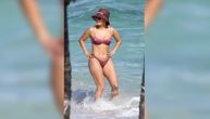 Dženifer Lopez, u 52. godini, u bikiniju je ništa manje od savršene inspiracije za sve žene