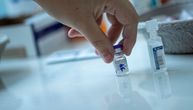 Ko je češće prijavio neželjene reakcije na vakcinu protiv korone u Srbiji