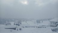 U selu kod Priboja i dalje 60 centimetara snega, meštani strepe od novih padavina, danima bez struje