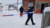 Fotografije sa mesta trostrukog ubistva: Više osoba ranjeno kod Sjenice, napadač i dalje u bekstvu
