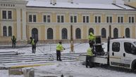 Sneg ne posustaje, ali ni vredni radnici na Savskom trgu