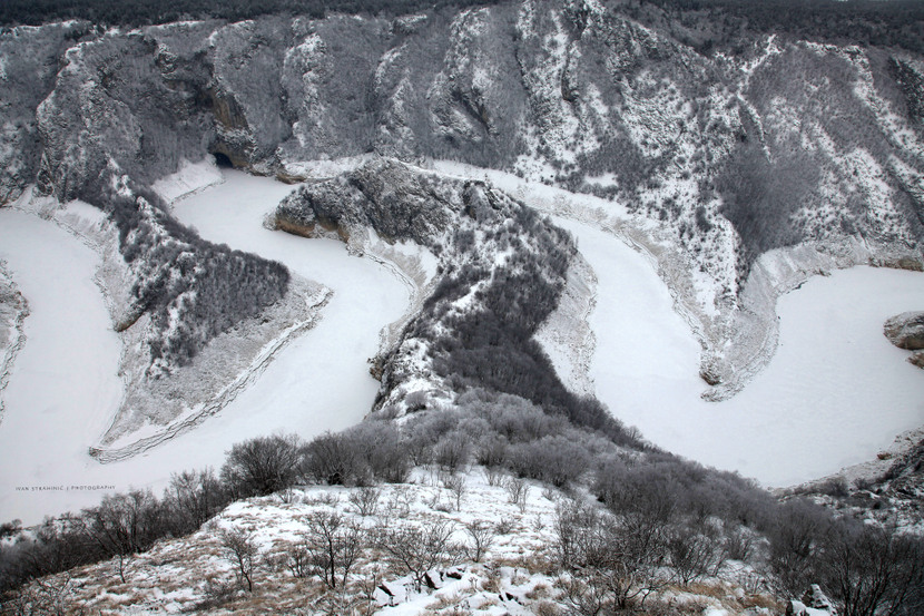 Meandri Uvca I Pod Snegom Izgledaju Magicno Nestvarna Ledena Bajka Sa Vidikovca Molitva Telegraf Rs