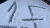Žena pronašla čudnu poruku u snegu, pitala je ljude šta znači: Odgovori su je prestravili