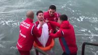 Borjan u ulozi sveštenika, krstio u moru Zvezdino dete zbog ludih rezultata na testiranju