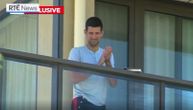 Klinci napravili nestvaran prizor ispred Novakove terase: Morao je da izađe napolje da im aplaudira