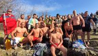 Momci plivali za Časni krst u ledenoj Neretvi kod Mostara: Od adrenalina zimu nisu ni osetili