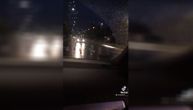 Opasni snimak sa beogradskog asfalta: Vozili u rikverc, smejali se uz muziku i mahali vozaču GSP-a