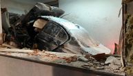 Teška nesreća u Hrvatskoj: BMW-om se zaleteo u naplatne kućice, jedna osoba poginula