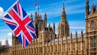 Kulja dim iz zgrade britanskog Parlamenta: Čuju se i sirene za uzbunu