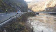 Drama kod Kruševca: Vozač sleteo s puta nakon nesreće, upao u Zapadnu Moravu. U toku je potraga