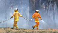 Besne požari u Australiji: Avioni gase vatrenu stihiju, a ljudi beže na plaže. Izgorele dve kuće