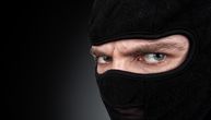 Maskiran ušao u Poštu Crne Gore i uz pretnju nožem ukrao oko 1.200 evra: Uhapšen na izlazu iz zgrade