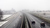 Vozači, pored leda, imaju još jedan razlog za oprez: Zbog magle je vidljivost smanjena