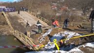 Srbi i Albanci osposobili most oštećen u poplavama, lokalna vlast upozorava da nije bezbedan