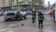 Stravičan sudar u Novom Sadu: Dva automobila potpuno smrskana, intervenisali i vatrogasci