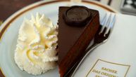 Saher torta nikad ne izlazi iz mode: Čokoladna rapsodija za koju će vam svi tražiti recept