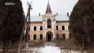 Nekada je bila vila grofova, onda psihijatrijska ustanova pa manastir, a danas znamenje za turiste