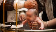 U Rumuniji beba od 6 nedelja preminula nakon krštenja: Potapali je triput, u plućima joj našli vodu