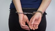 Troje dilera uhapšeno u Novom Sadu: Muškarci angažovali ženu da prevozi heroin