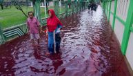 Voda crvene boje preplavila grad na Javi
